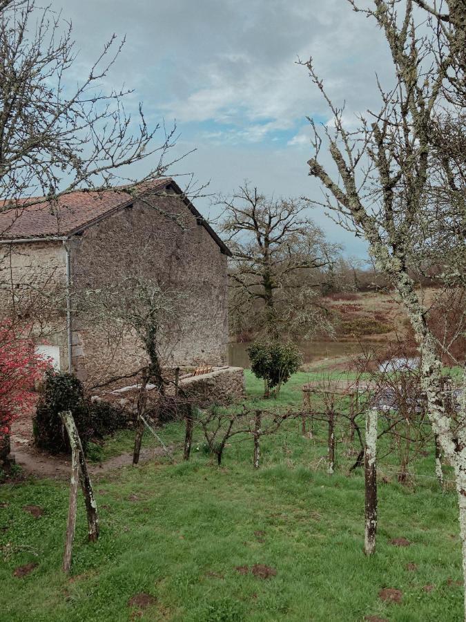 La Ferme Du Pont De Maumy, Cabane Au Bord De L'Etang Et Bain Nordique Busserolles Exterior photo
