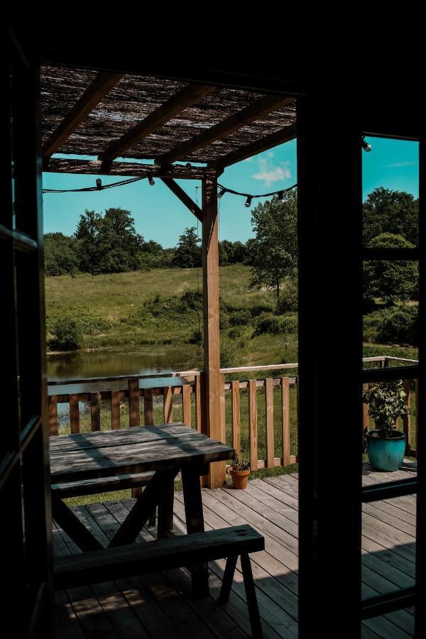 La Ferme Du Pont De Maumy, Cabane Au Bord De L'Etang Et Bain Nordique Busserolles Exterior photo